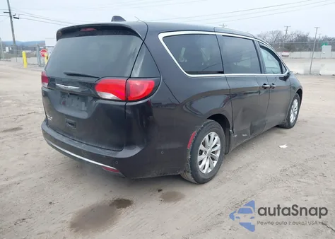 2019 Chrysler Pacifica Touring Plus z USA, uszkodzony, nr VIN 2C4RC1FG8KR559569